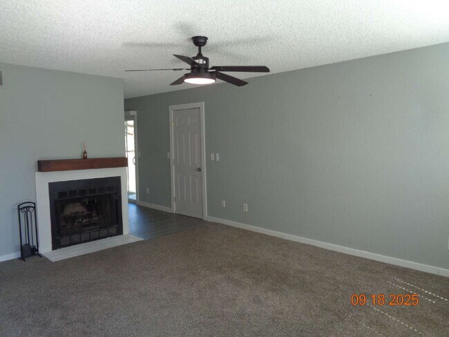Foto del edificio - Nicely updated home close to amenities