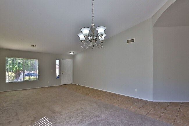 Building Photo - 841 S Sabrina
