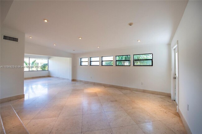 Foto del edificio - 1270 102nd St