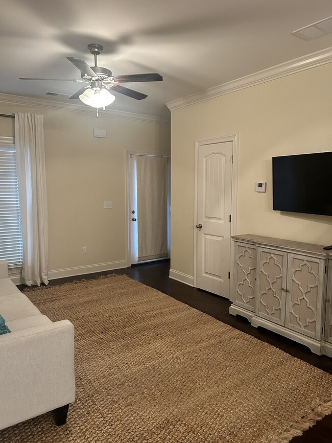 Building Photo - 446 Walker Cir