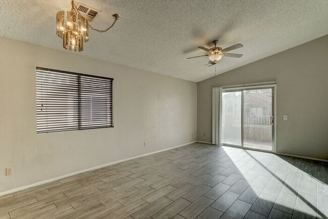 Building Photo - READY TO VIEW NOW! Recently Renovated 2bed/2bath Townhouse in Peoria!