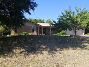 Building Photo - 1109 Shine Ln
