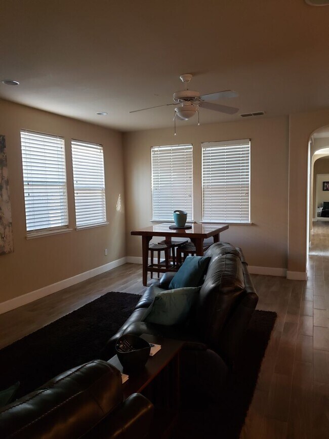 Foto del edificio - North Natomas Executive Home-Large One Sto...