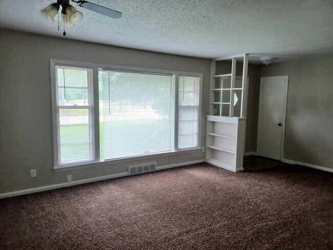 Foto del edificio - Cozy 3 bedroom, 1 bath home on Northeast side