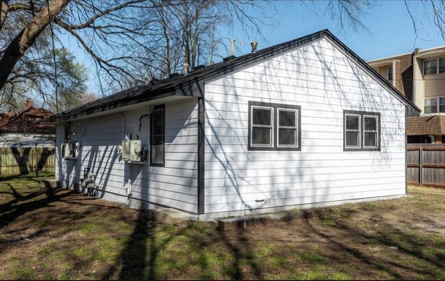 Building Photo - 614 N Osage St