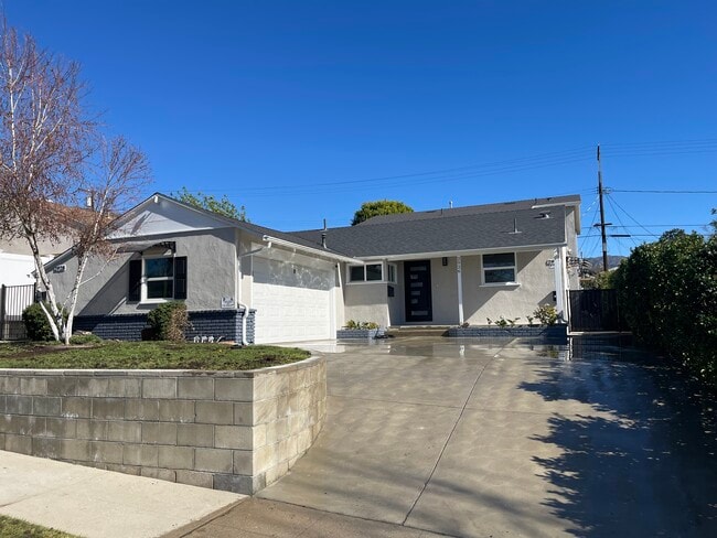 Building Photo - 2926 N Brighton St
