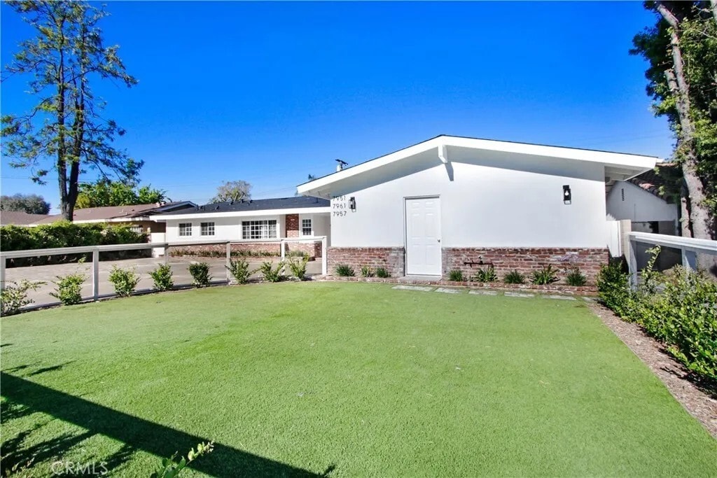 Foto principal - 7951 Maestro Ave