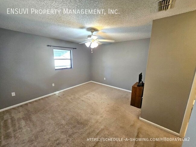 Foto del edificio - 8610 Schrader Blvd