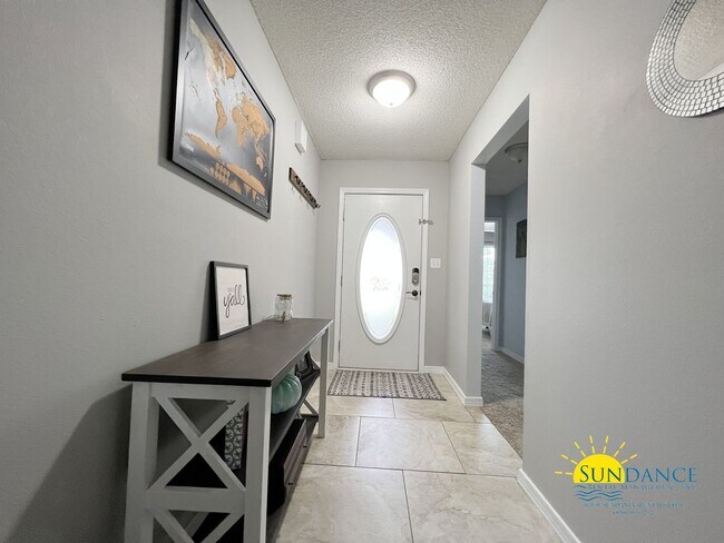 Building Photo - Beautiful 3 Bedroom Home in Emerald Villag...