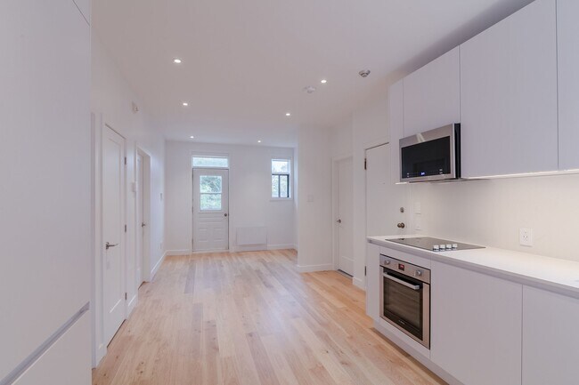 Photo du bâtiment - 6885-6891 Rue Sherbrooke O