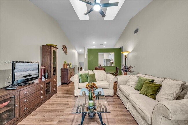 Foto del edificio - 2511 NW 56th Ave