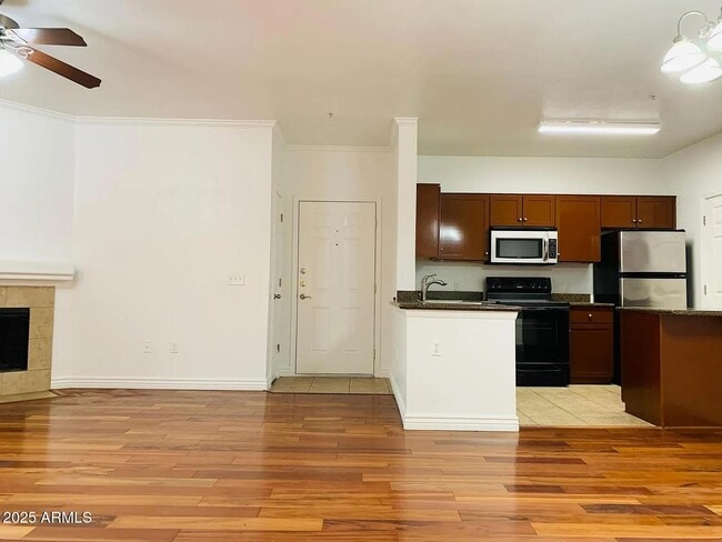 Foto del edificio - 5345 E Van Buren St