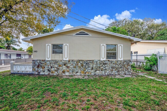 Building Photo - 340 SW 11th Ave