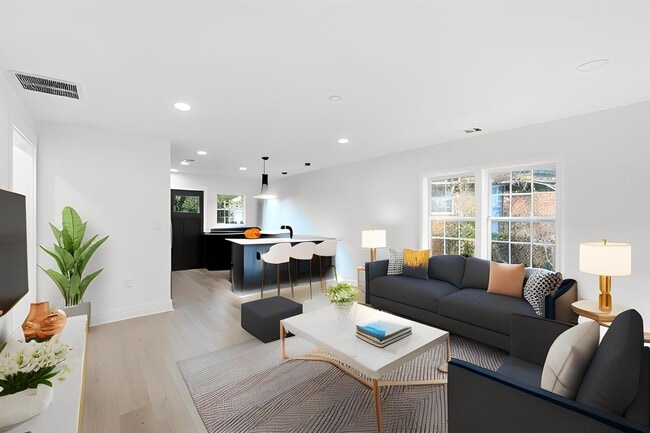 Building Photo - 167 Rockmart Dr SW