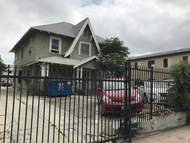 Foto del edificio - 2205-2215 Venice Blvd