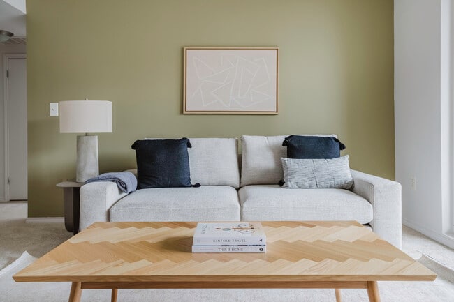 Building Photo - 850 N Randolph St