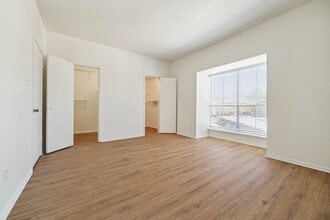 Building Photo - 2100 Tanglewilde St