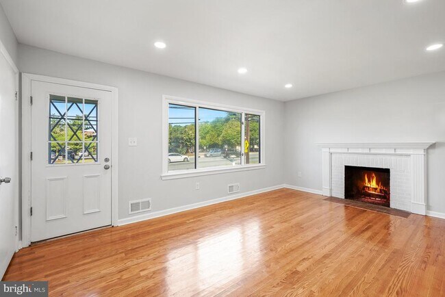 Foto del edificio - 11309 Cherry Hill Rd