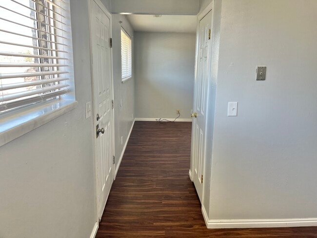Building Photo - 326 W 4 Plex