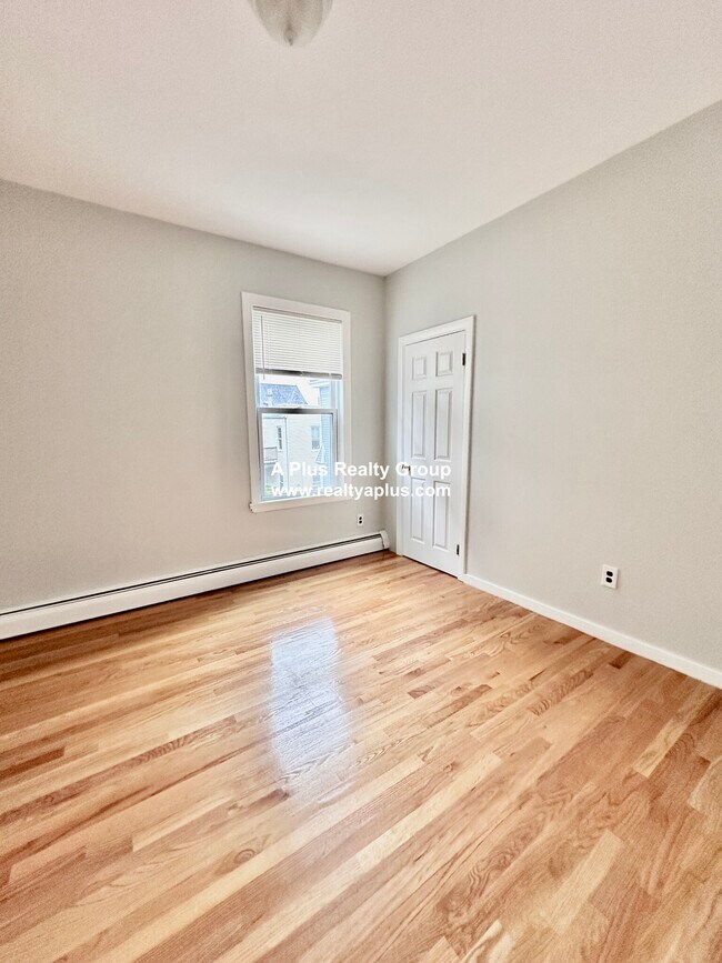 Foto del edificio - 5 Buckley Ave