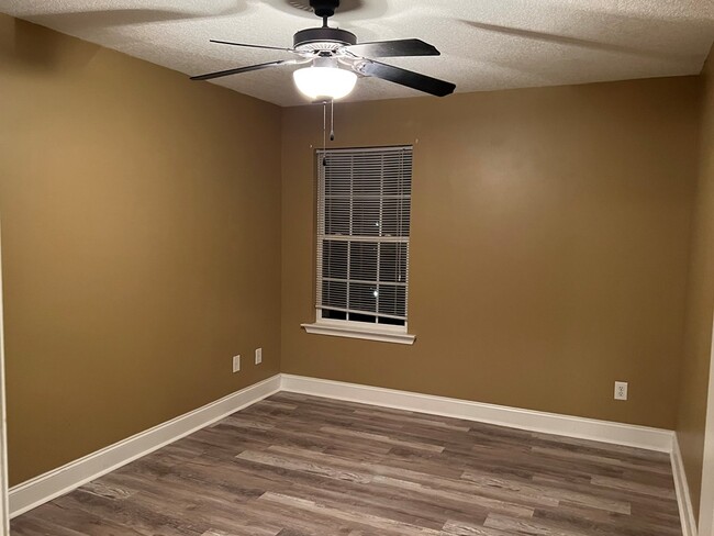 Building Photo - 2109 Reserve Ln