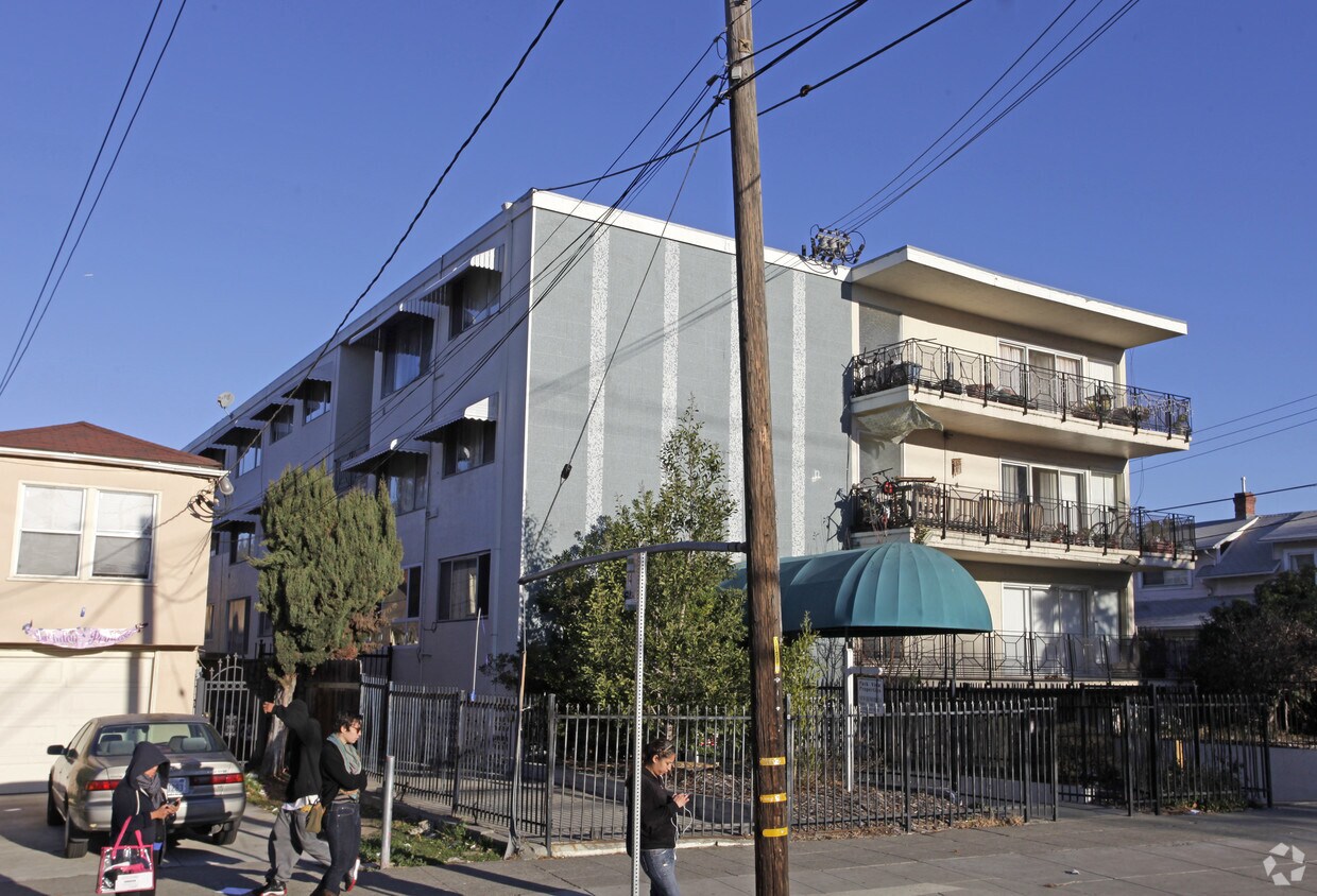 Building Photo - Tang