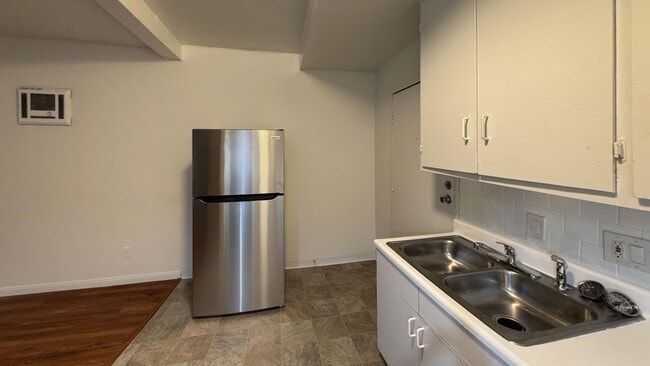 Building Photo - 39 Sunset Ave