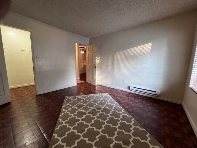 Foto del edificio - 423 Gregory Ln