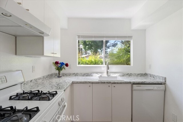 Building Photo - 162 Tamarisk St