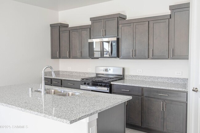 Foto del edificio - 5017 Sand Strm Rd