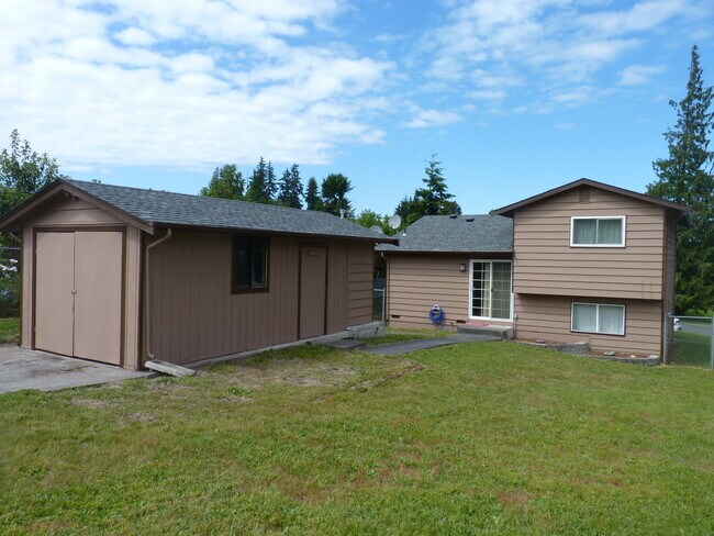 Foto del edificio - 1036 W 13th - 4 Bedroom with Mountain Views