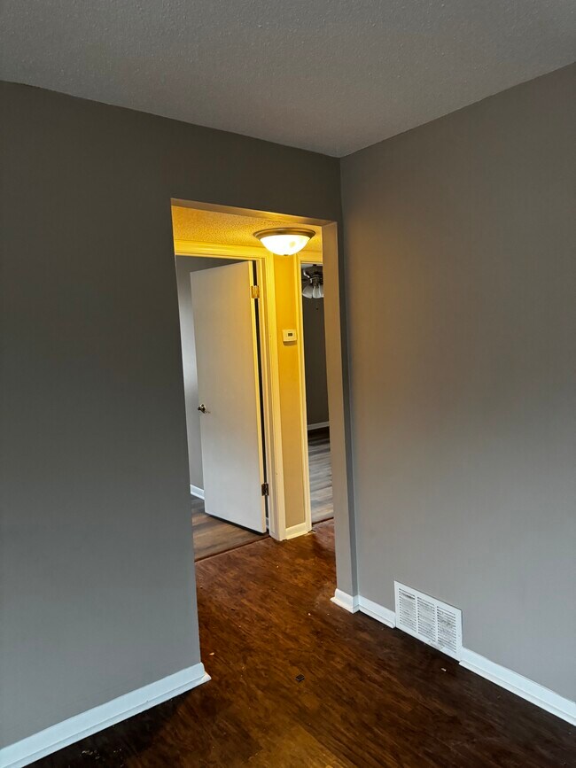 Foto del edificio - Benson Blvd