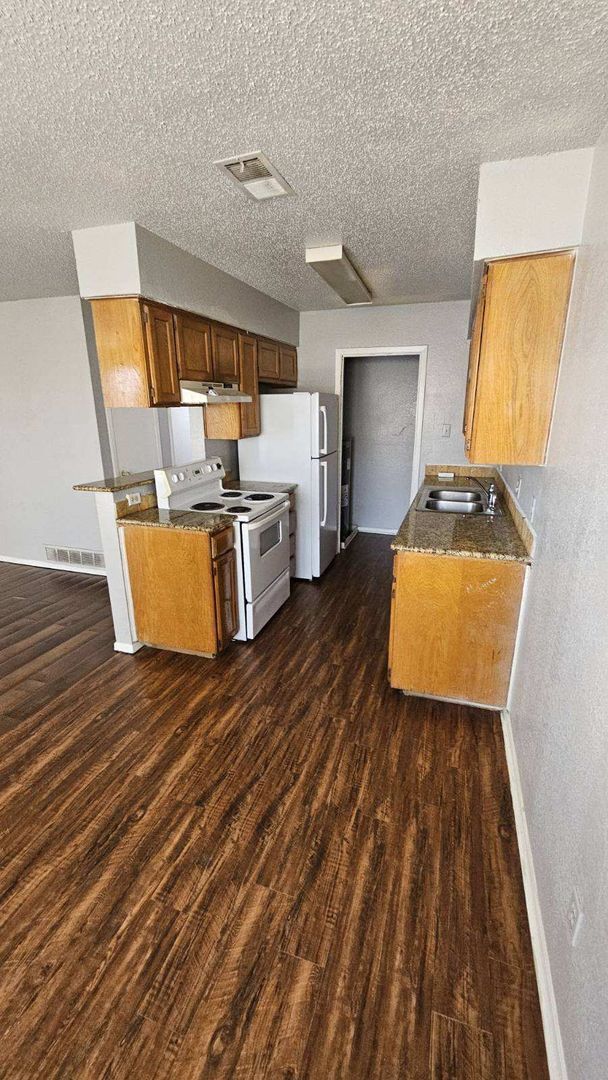 Building Photo - 4904 Brianhill Dr