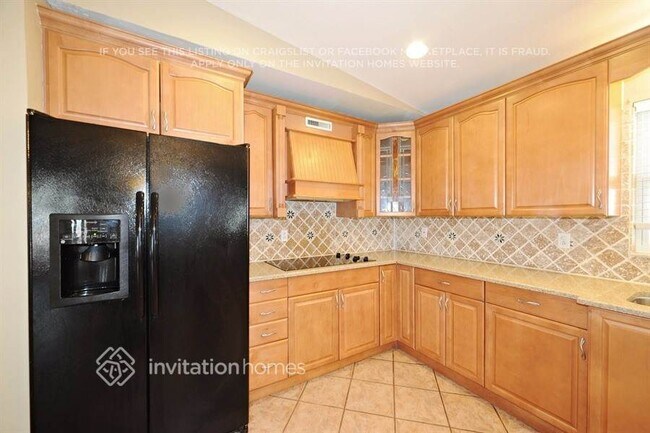 Foto del edificio - 452 Hazelwood Rd
