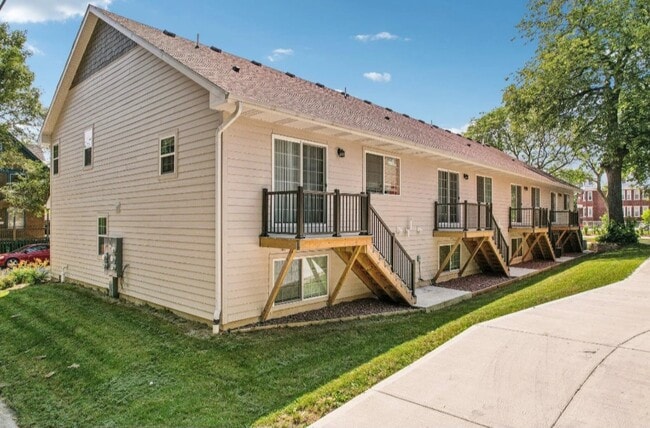 Building Photo - 1110 E Wright St