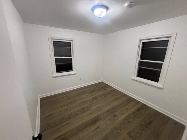 Building Photo - 27 Fenderson St