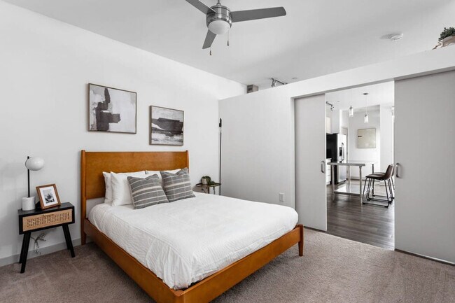 Building Photo - 747 N College Ave