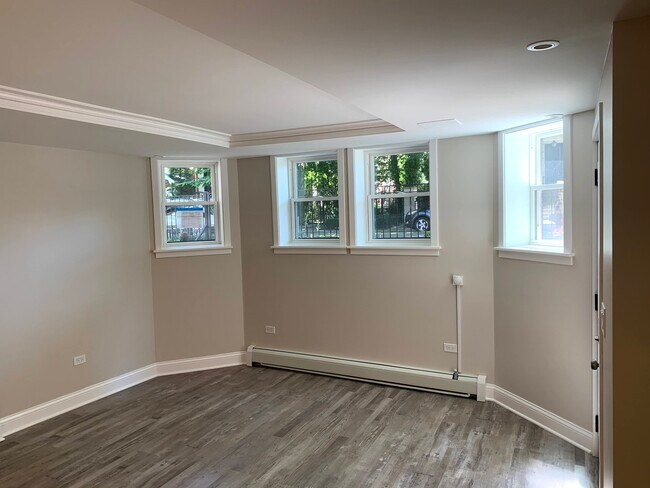Building Photo - 1246 W Altgeld St