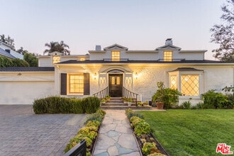 Building Photo - 501 S Beverly Glen Blvd