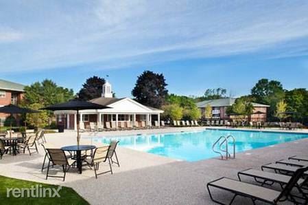 Foto del edificio - 2 br, 1 bath Apartment - 107 Middlesex Rd