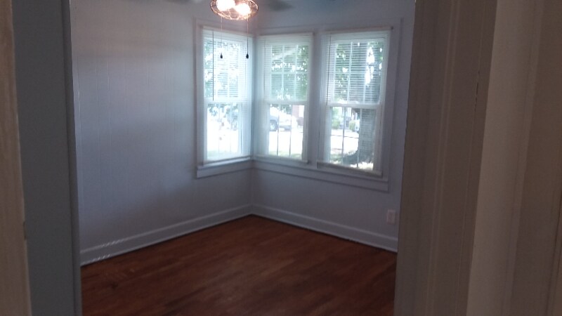 Building Photo - 506 E Hillcrest Dr
