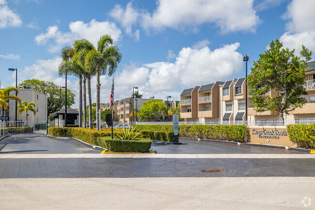 7727-7765 SW 86th St - Entrance - Kings Creek