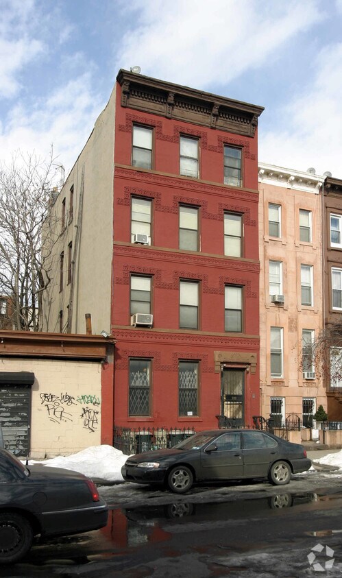 Primary Photo - 309 Hancock St