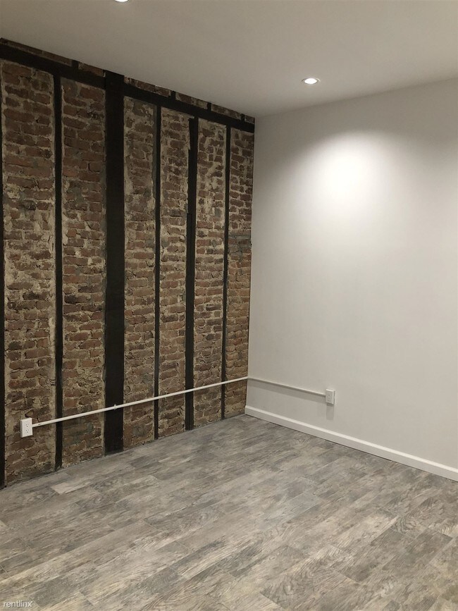 Foto del edificio - 2 br, 1.5 bath  - 6821 76th St