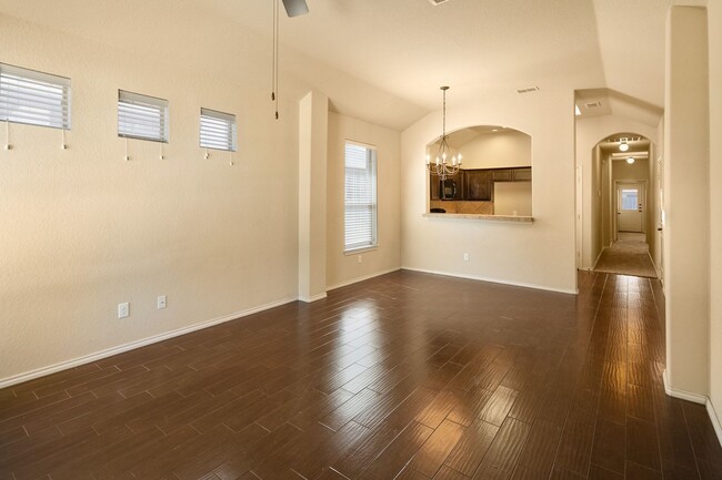 Building Photo - Beautiful 3 Bedroom Duplex Located in New Braunfels, Texas!