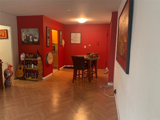 Foto del edificio - 220-55-220-46 46th Ave