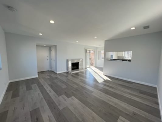 Building Photo - 10214 McClemont Ave