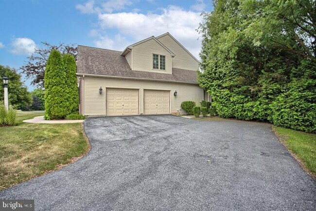Building Photo - 1121 Stone Creek Dr