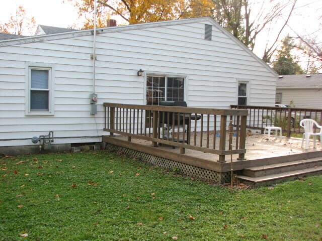Building Photo - 1100 W Elsie Ave
