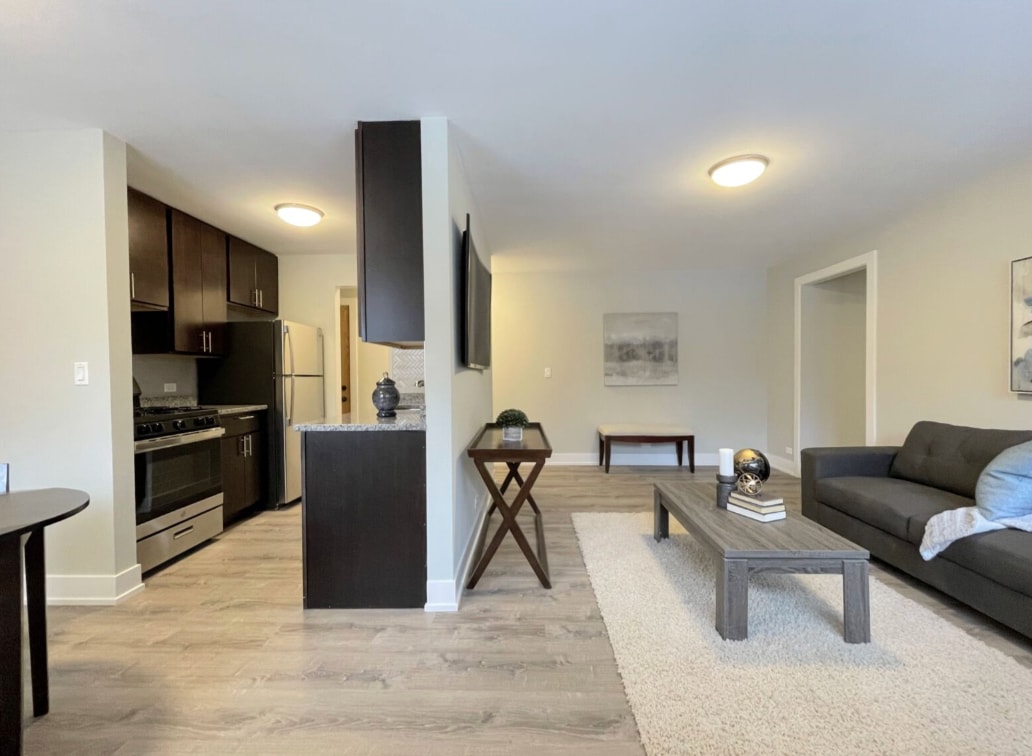 Primary Photo - 529 W Surf St